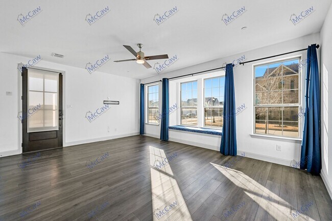 Building Photo - Improved Price! Fantastic Townhome - 3/2.5...