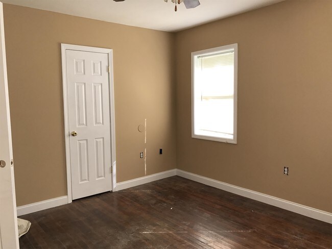 Building Photo - 711 Lindsey Dr