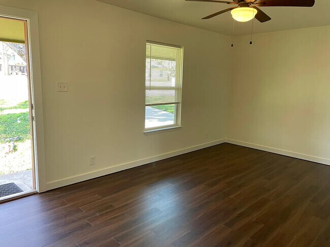 Foto del edificio - 2205 Magnolia Dr