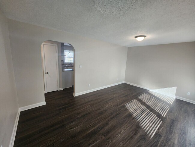 Photo - Updated 3 bedroom 1 bath in Shively! Excel... House