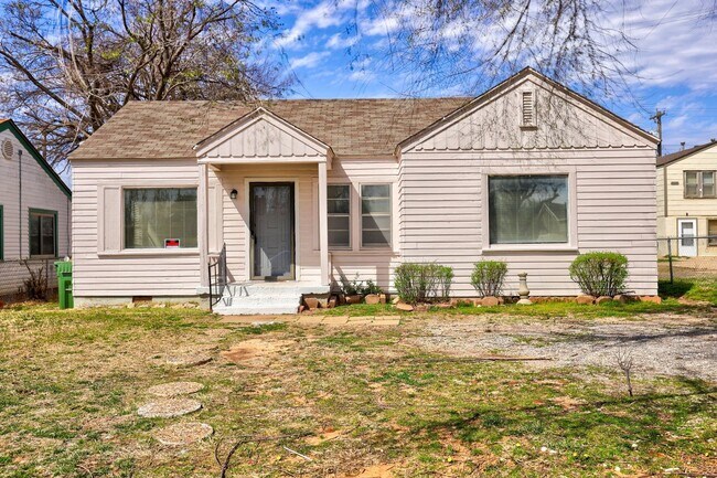 Foto del edificio - 2 Bed 1 Bath home in Yukon!