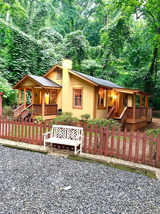 Foto del edificio - Completely Furnished Rental, 2 Bedrooms in...