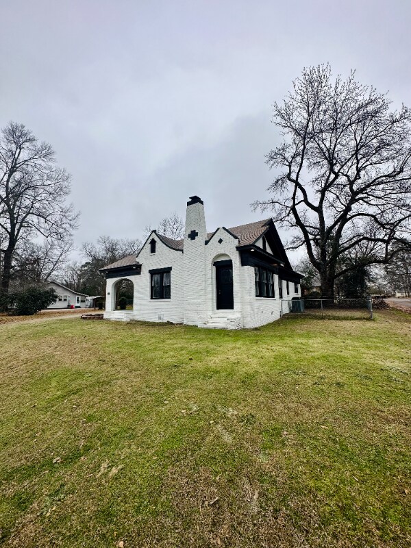 Building Photo - 2723 Hickory St