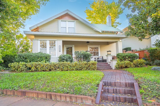 Foto del edificio - 1234 Beach Dr NE