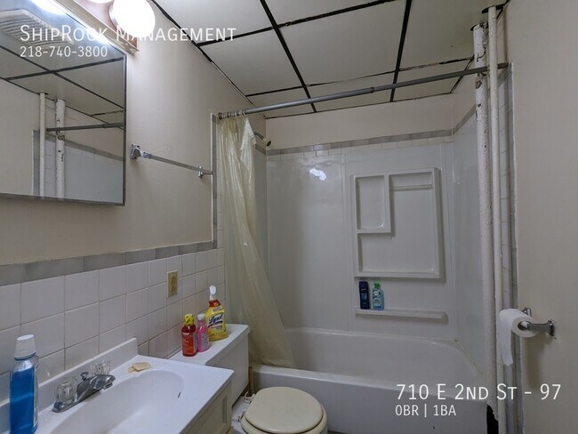 Foto del edificio - 710 E 2nd St