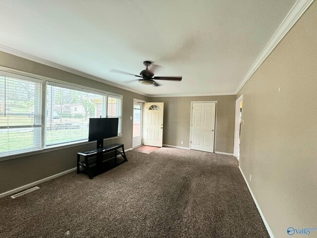 Building Photo - 2209 Viscount Dr NW