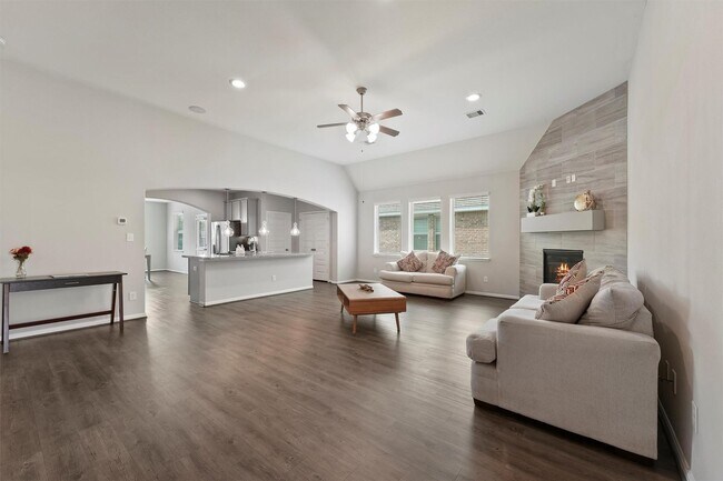 Foto del edificio - 15103 Dry Ridge Ct