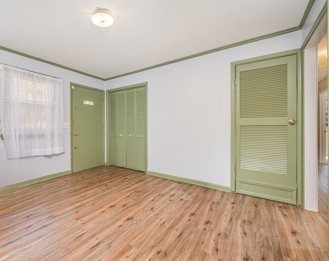 Building Photo - 1808 Majestic Dr