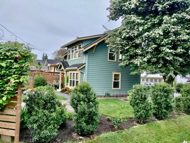 Photo - 519 N 97th St House