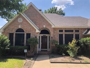Building Photo - 2685 Hillside Dr