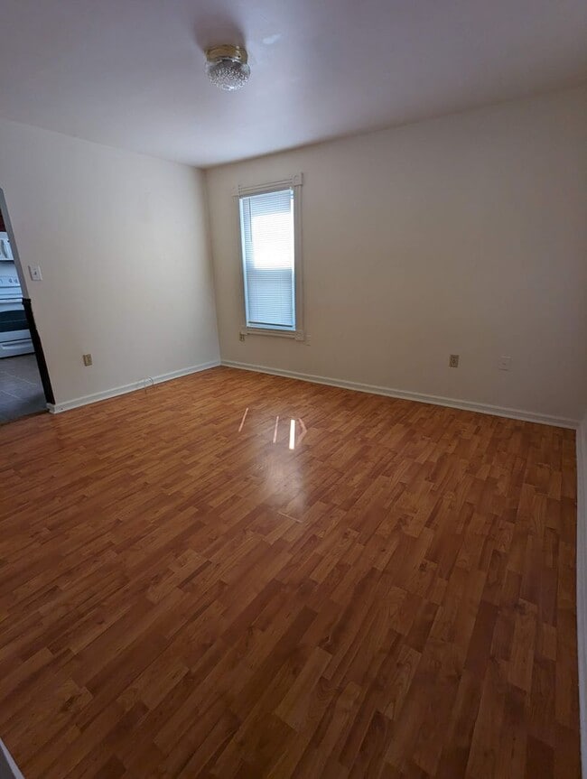 Foto del edificio - Spacious 3 Bedroom House Available Now!