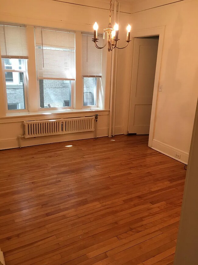 Foto del edificio - 2222 N Girard Ave