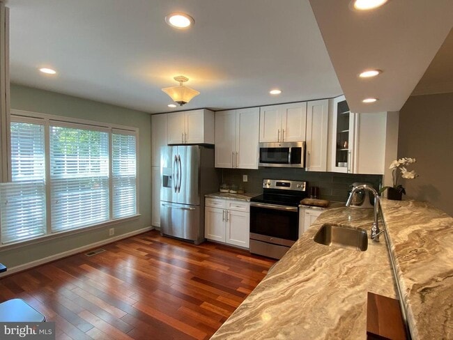 Building Photo - 216 Gretna Green Ct