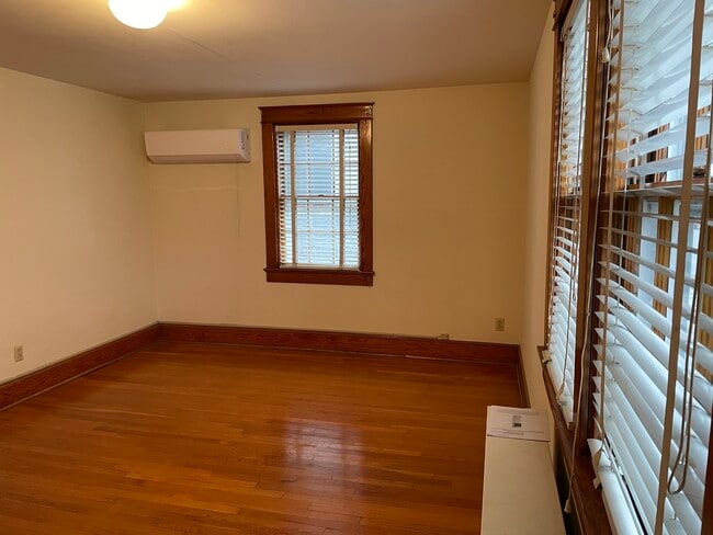 Bedroom - 1405 Winchester St