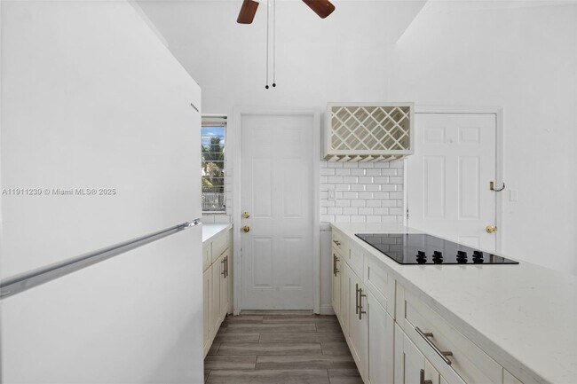 Building Photo - 8135 Crespi Blvd