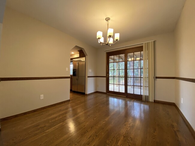 Building Photo - 7111 N G St