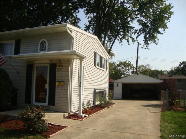 Foto del edificio - 6810 Caribou St