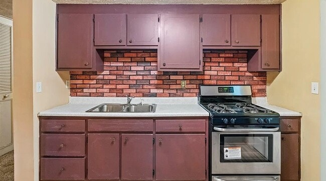 Building Photo - 5238 Elmwood Dr