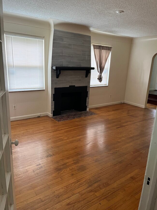Foto del edificio - 15205 Maplewood Ave