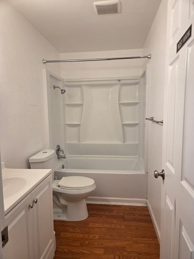 Building Photo - 2072 Bluebell Dr