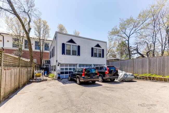 Building Photo - 389 E Deerpath Rd