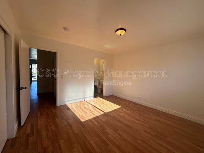 Foto del edificio - 1126 Granada Ave