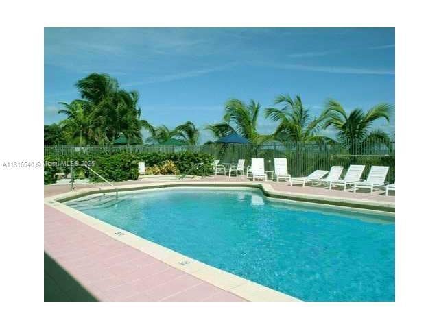 Building Photo - 17275 Collins Ave