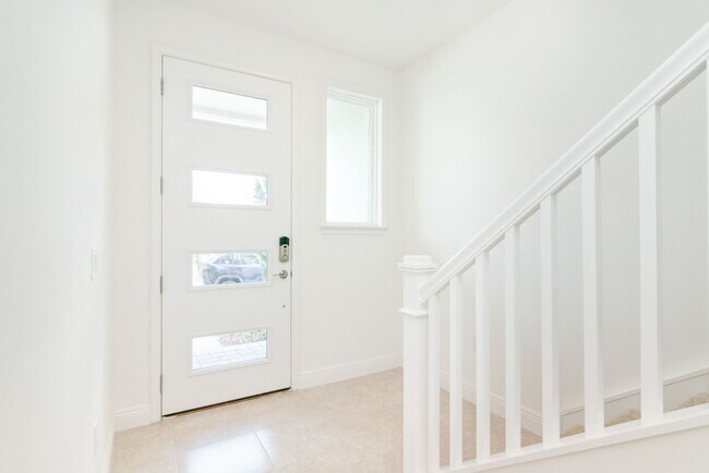 Building Photo - Elegant 3 Bed/2 Bath Townhome For Rent in ...