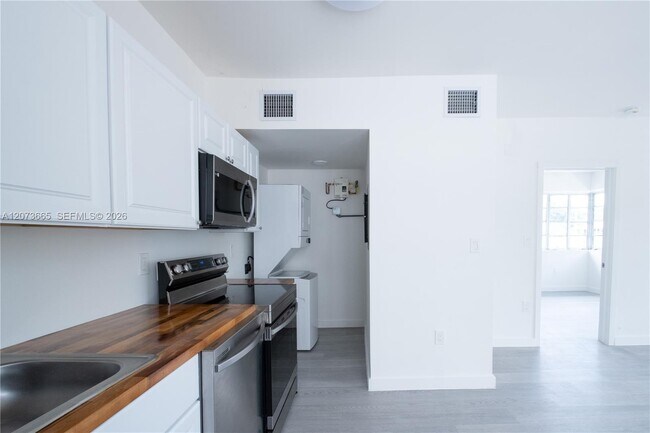 Foto del edificio - 423 NE 71st St