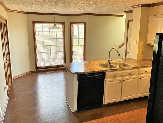 Building Photo - 3886 Brookside Pkwy