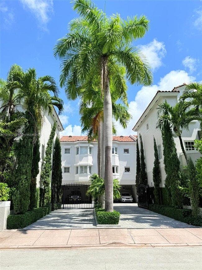 Building Photo - 261 Navarre Ave