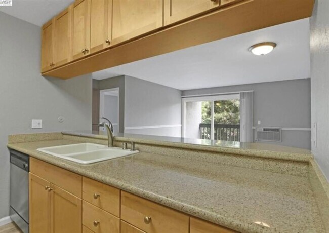 Kitchen - 1085 Murrieta Blvd
