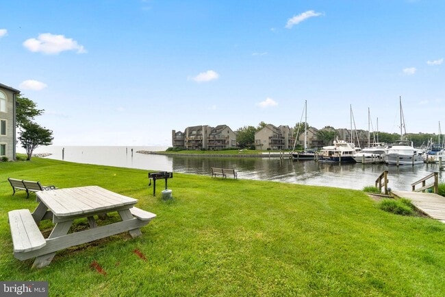 Building Photo - 7030 Channel Village Ct