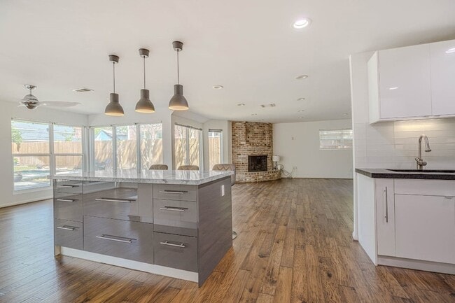 Building Photo - 12458 Woodthorpe Ln