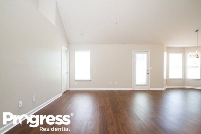 Building Photo - 110 Lyndhurst Dr