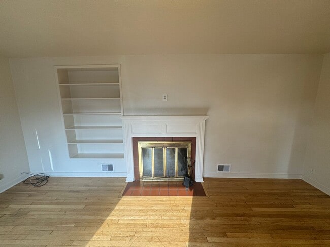 Building Photo - Available Now! 3 Bedroom Home Near OSU – $...