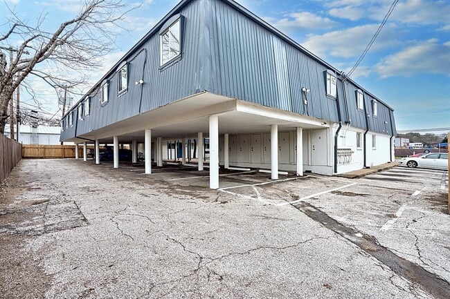 Building Photo - 3138 Manor Rd