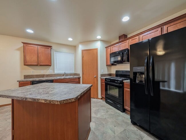 Building Photo - Beautiful 4 bed 2.5 bath home in Silver Lake!