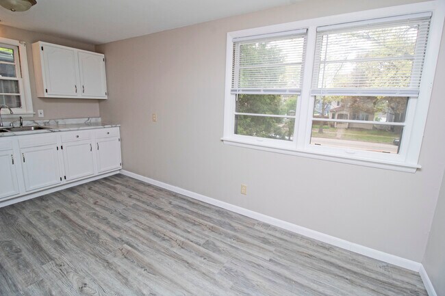 Building Photo - 1747 Marshall Ave