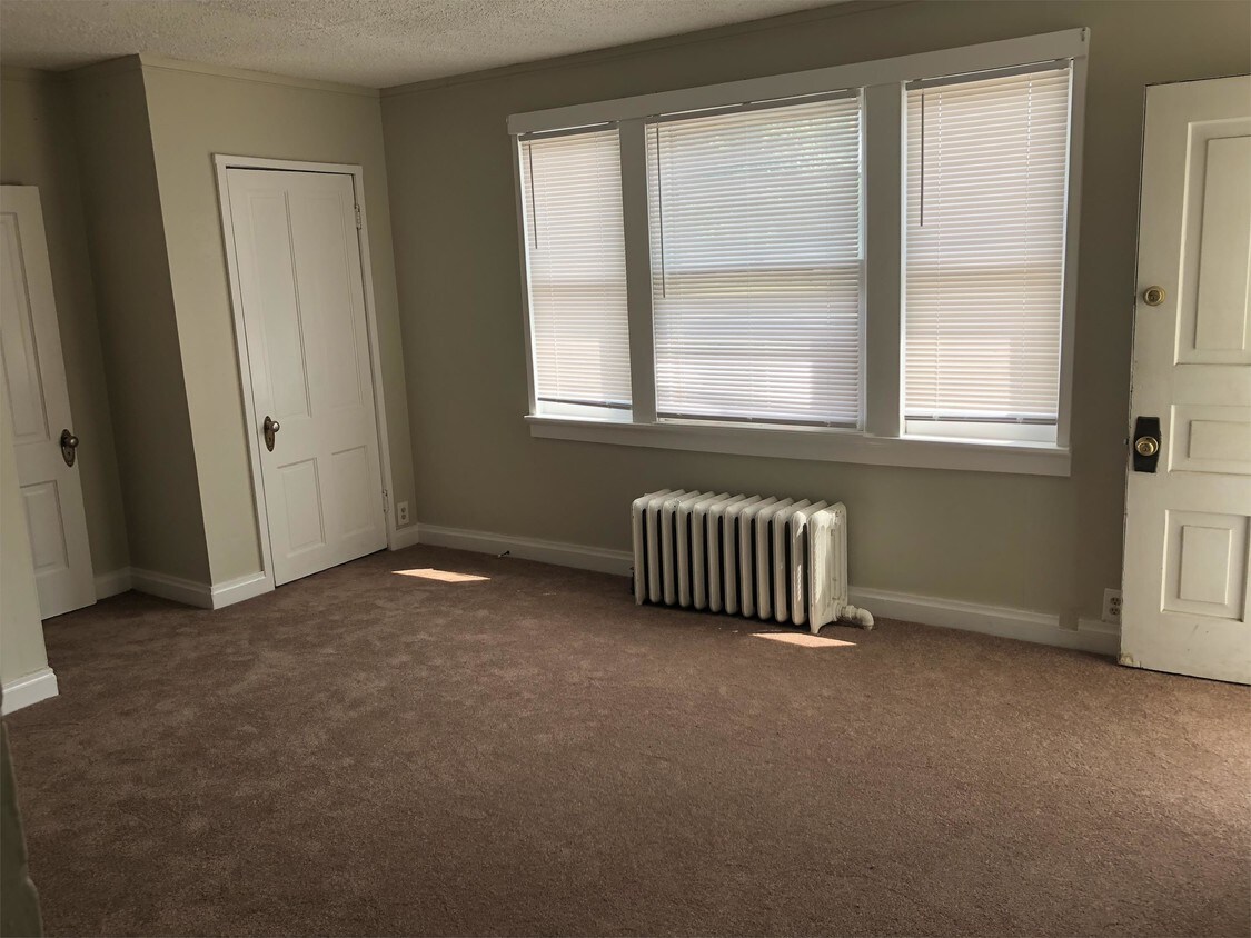 Primary Photo - 103 N 11th Ave