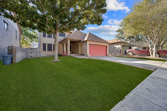 Foto del edificio - Sign your lease and receive a FREE 50" TV!!!  "Spacious 4-Bedroom Retreat with Fireplace in Charm...