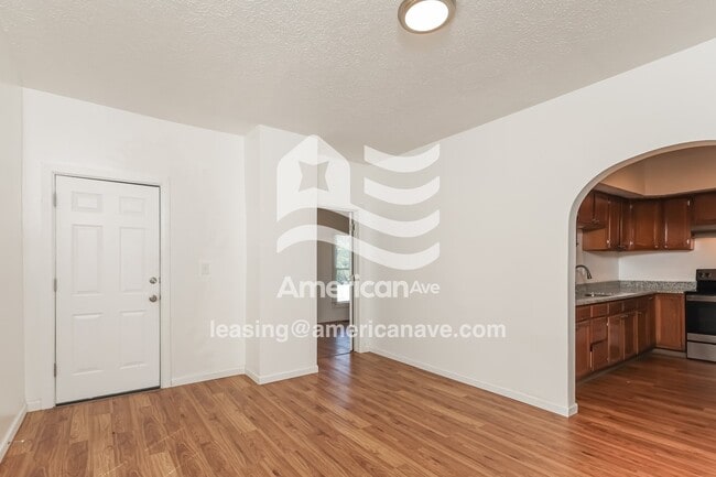 Foto del edificio - 137 Pleasant Ave