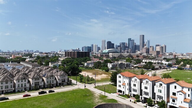 Building Photo - 2704 Freund St
