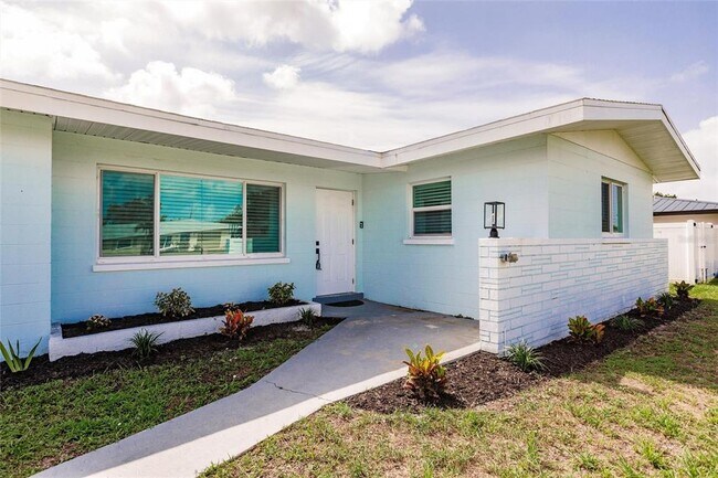 Foto del edificio - 3316 Port Charlotte Blvd