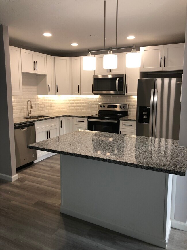 Building Photo - 210 Fellsview Ter