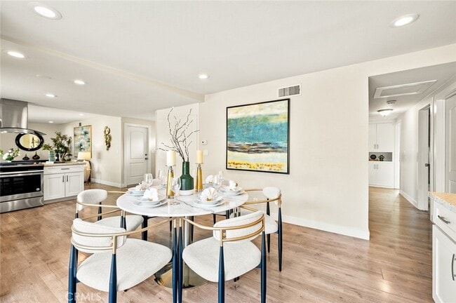 Comedor - 21711 Lost River Dr