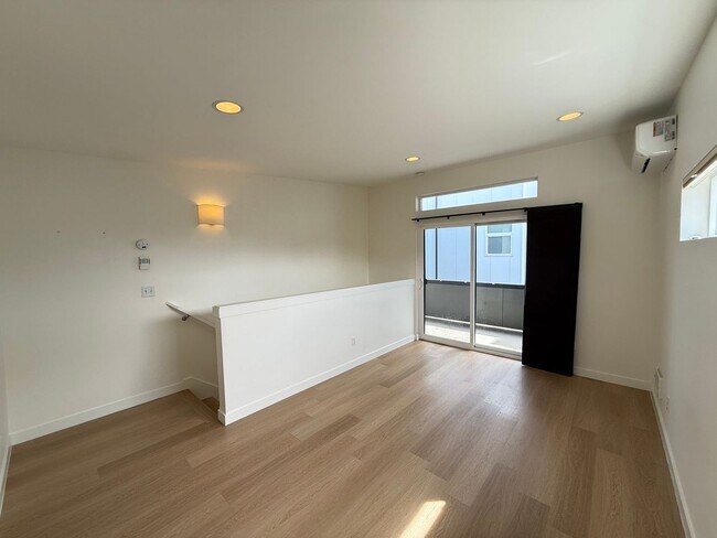 Foto del edificio - Spacious 2 bed 2.5 bath home in West Seattle