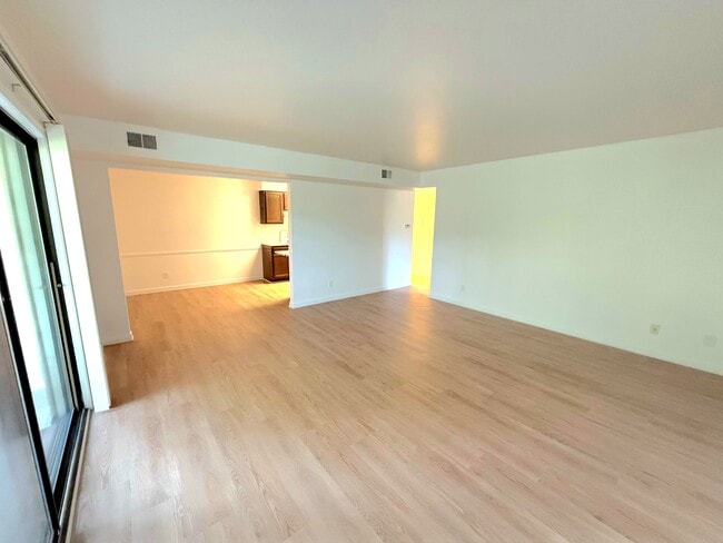 Living room - 6150 Cobblers Dr