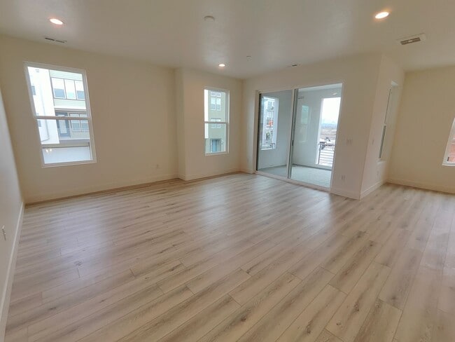 Building Photo - Aspen Ridge Lane #126
