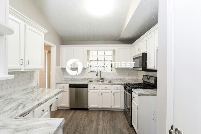 Foto del edificio - 3 Bedroom Pet-Friendly Home in Snellville, GA with Main Street Renewal